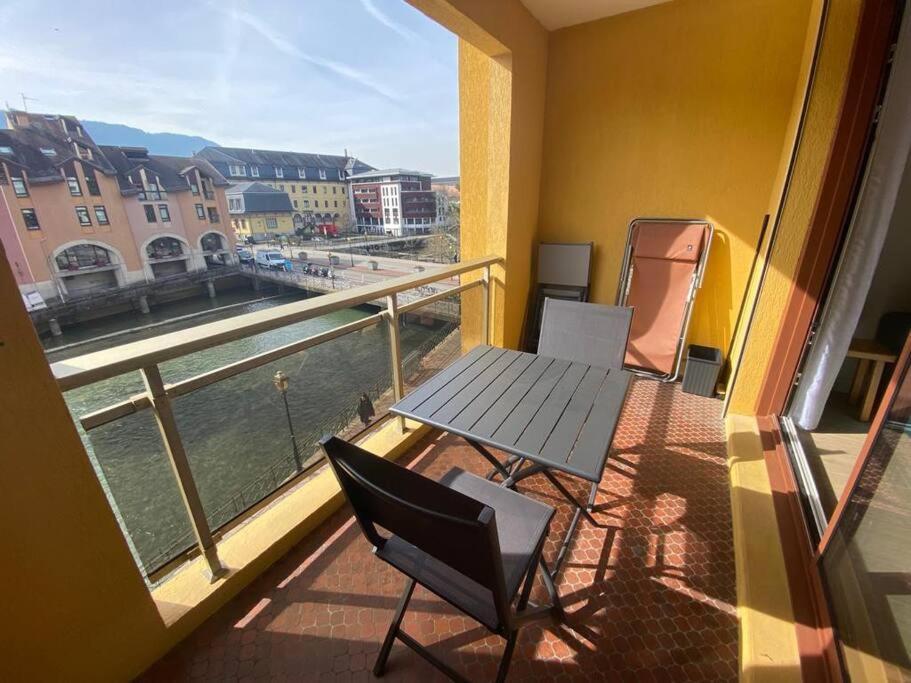 Quai Des Cordeliers, Balcon Et Vieille Ville Annecy Exterior photo